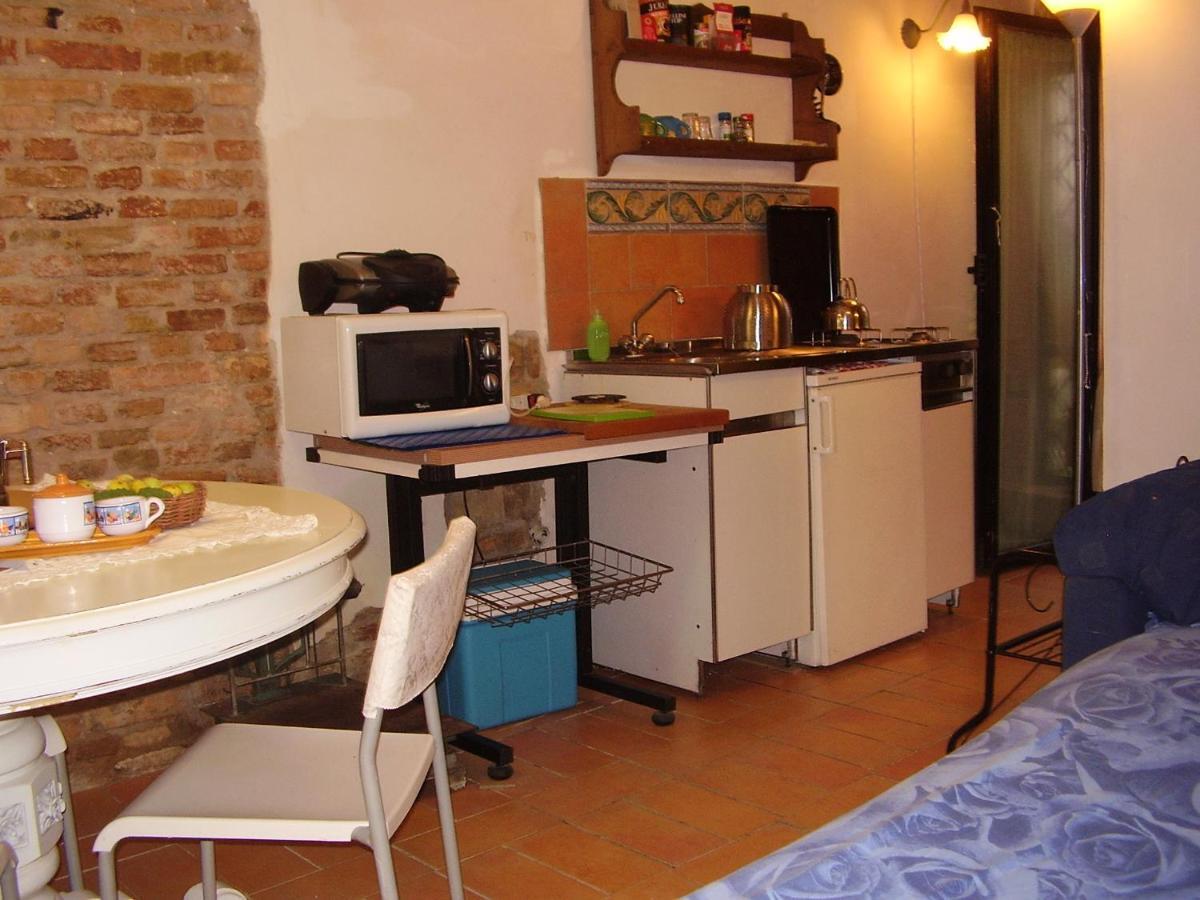 Abruzzocasacampagna Collecorvino - Monolocale Con Mini-Cucina, Giardino E Parcheggio Villa Exterior foto